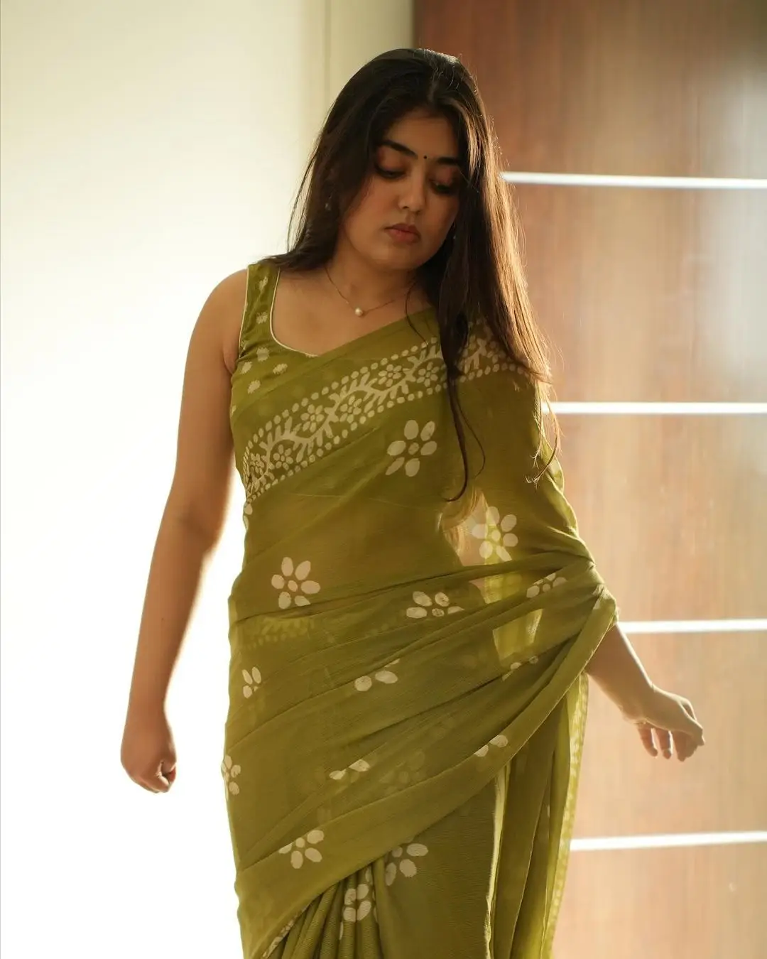 Gargeyi Yellapragada Charming In Green Saree Sleeveless Blouse